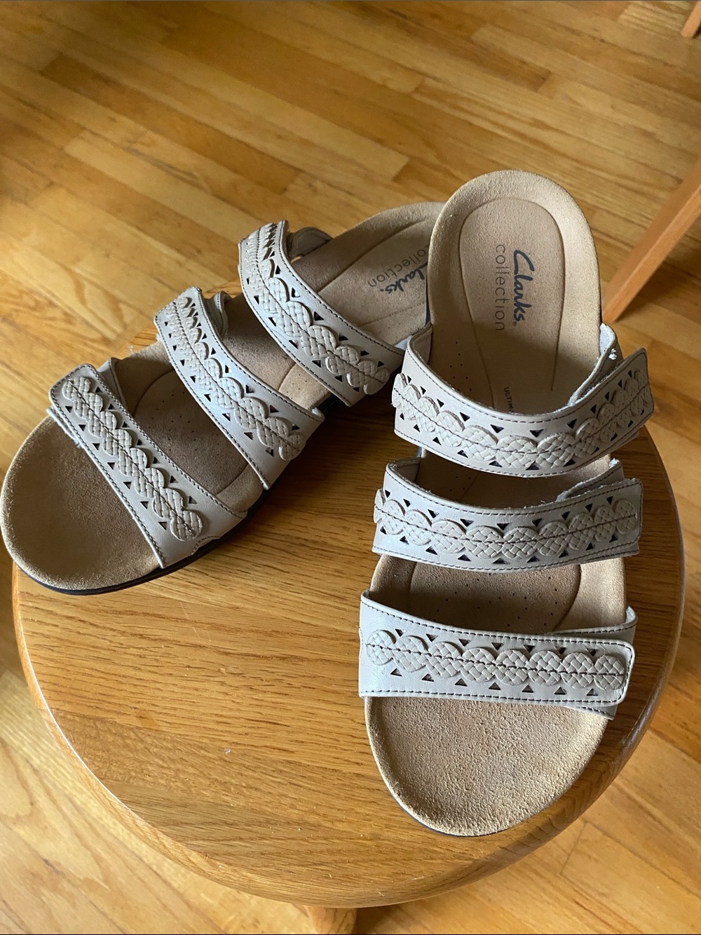 Clarks Light Beige Triple-Strap Casual Sandals sz 10 NWOT